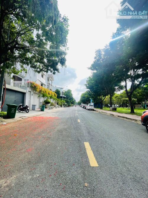 Lô đất biệt thự Sông tươi mát trong lành_ liền kề CC The Sun Avenue Mai Chí Thọ _ 253m2 - 3