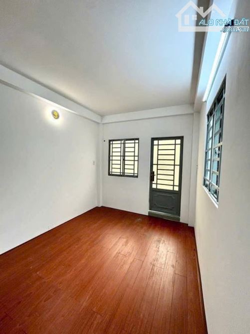 PHƯỜNG 4 QUẬN 10 - NHÀ 3 TẦNG - 35M2 - HẺM THÔNG TỨ PHÍA - NỞ HẬU - NHỈNH 4 TỶ - 3