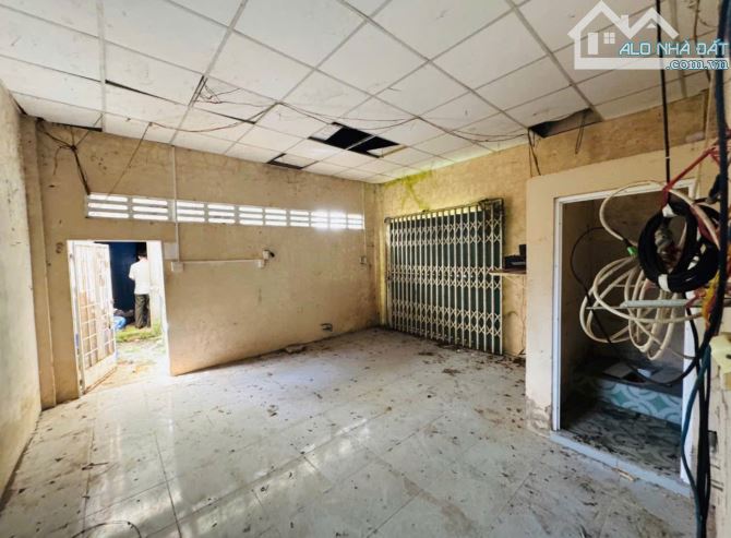 Hàng Ngộp Chủ Cần Bán nhanh Căn nhà ở Gần Ngã Ba Hồng Châu Hóc Môn 108m2 Sổ hồng riêng - 3