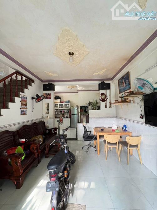 NHÀ Ở NGAY, 45M2 (4.1 x 11), HẺM 5M, OTO TẬN NHÀ, NHỈN 2ĐỒNG TL - Cách đường nhựa chỉ 100m - 3