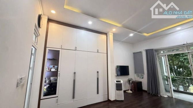 BÁN NHÀ 2 LẦU NHÁNH TRẦN NHẬT DUẬT. DT: 5x25,6M. GIÁ: 8,6 TỶ - 3