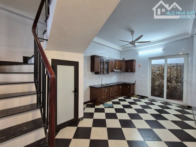Nhà đẹp, diện tích 52m2, thiết kế 5 tầng thoáng sáng, 4 ngủ rộng có ánh sáng tự nhiên. - 3
