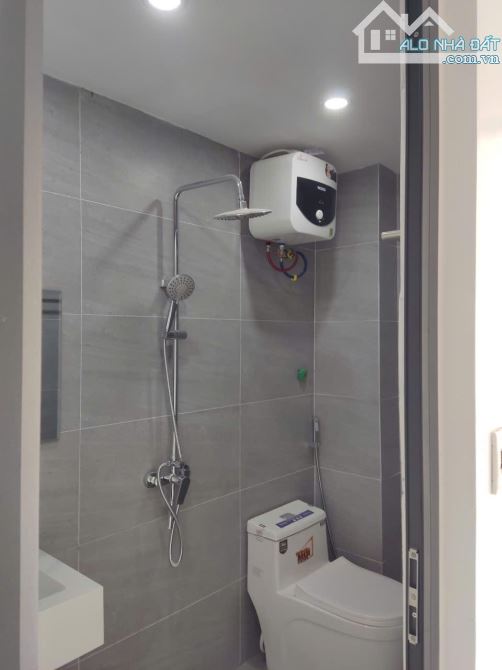 Bán nhà 3 tầng xây mới độc lập ngõ 440 chợ Hàng - 3