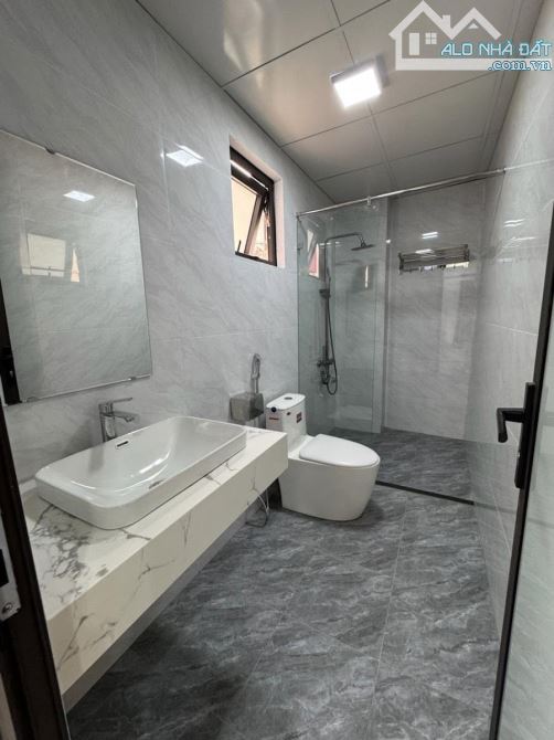 BÁN NHÀ LÔ GÓC KIM GIANG – Ô TÔ VÀO NHÀ - NGÕ RỘNG - 40M² – 8 TẦNG THANG MÁY – 13.15 TỶ - 3
