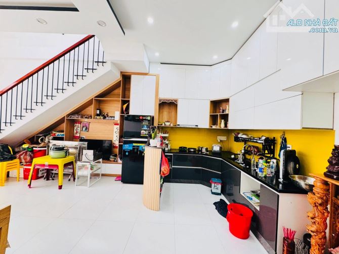 NHÀ 3 TẦNG KIỆT OTO 5M TÔN ĐẢN FULL NỘI THẤT - 3
