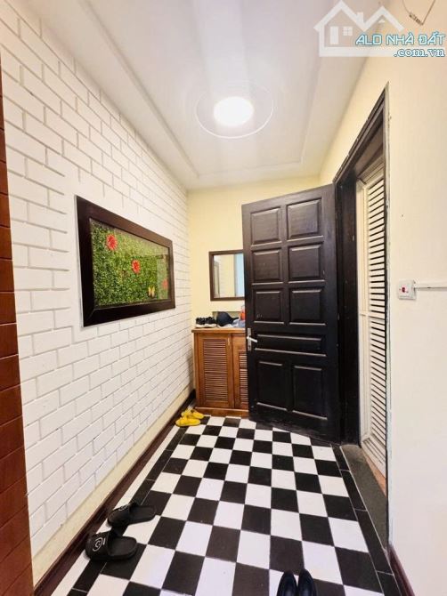 3,2 TỶ  Bán tập thể TÂN MAI, NGUYỄN CHÍNH TẦNG 3, 60M2, SÂN RỘNG Ô TÔ XE MÁY DỪNG ĐỖ - 3