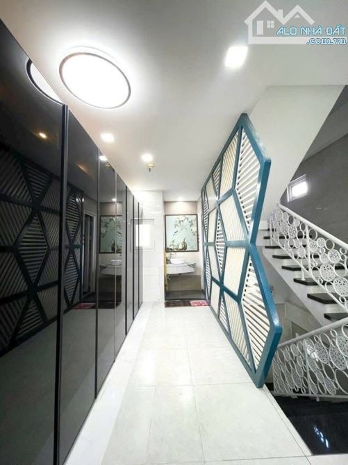 Bán nhà HXH 6M - 81m2- 4 tầng- Dân Trí Phường An Phú Đông gần trường ĐH Nguyễn Tất Thành. - 3