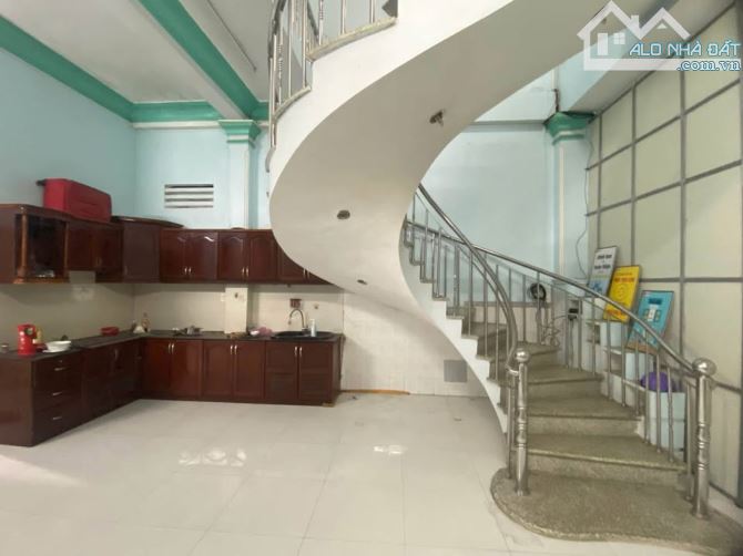 Ngộp lắm rồi ! Cần bán gấp căn nhà cấp 4 ở 1/ Đ. Nguyễn Thị Rành-102m2 -SHR giá 780tr - 3