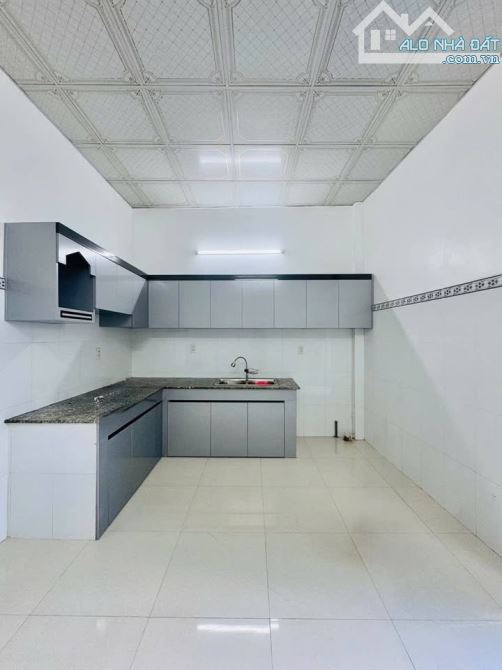 Ngộp ! Cần Bán gấp căn nhà cấp 4 ở Đ. Nguyễn Thị Lắng - sổ hồng riêng - Giá 785tr - 3