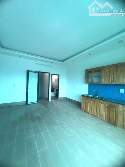 PHÂN LÔ Ô TÔ TRÁNH KINH DOANH TRUNG KÍNH CẦU GIẤY 50M x 5 tang : 23.5 tỷ - 3