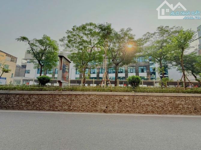 ĐẤT MẶT PHỐ 1 MẶT NGÕ SAU Ô TÔ 35 TỶ 57m MT 4m VỈA HÈ KINH DOANH LẠC LONG QUÂN TÂY HỒ - 3