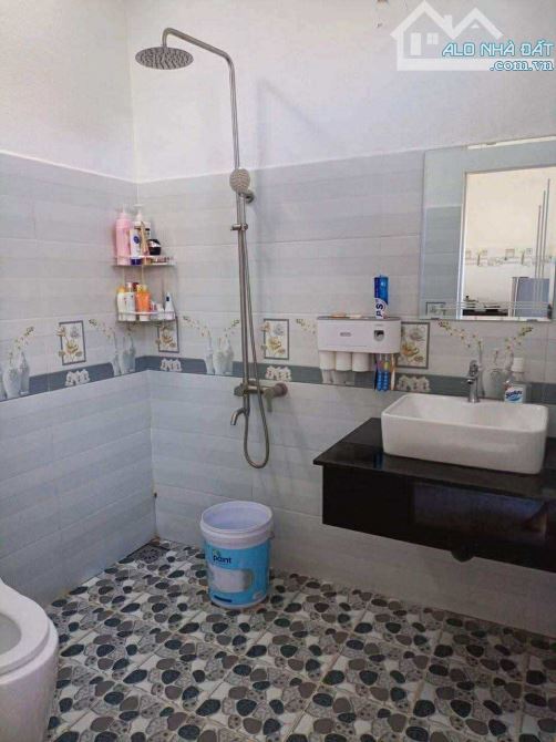 Hàng Hiém đầu tư- nhà mặt tiền - 168m2- Ngang 7m- chỉ 3,3tỷ - 3
