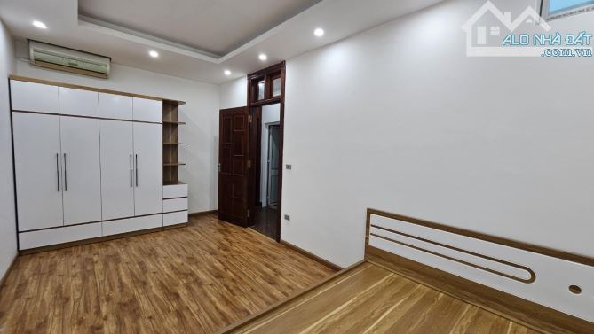 Bán Nhà dịch vụ Văn La, 50m/5 Tầng, Ô Tô Đỗ Cửa, Mặt Tiền rộng - 3