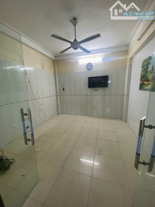 Cjo thuê nhà 5 tầng dt 50m khu DV Hàng Bè Kiến Hưng Hà Đông 14.5 triệu - 3