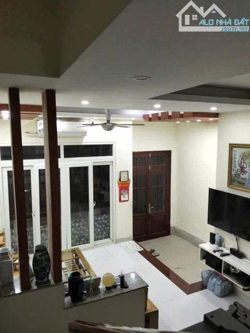 Cho thuê nhà nguyên căn  ngõ 211 Khương Trung, Thanh Xuân, Hà Nội. DT 45m x 3 tầng, giá - 3