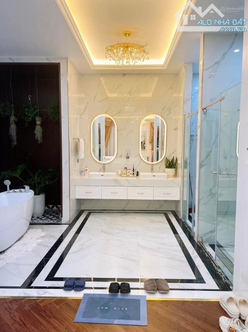 Biệt thự sân vường Công viên Cầu Giấy - Đường rộng 20m - 345m2 - MT 16m - hầm - 102 tỷ - 4
