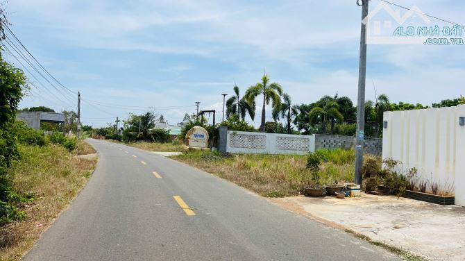 Mặt tiền đường Nguyễn Huệ - khu nhà vườn  PLT- Long Đất - BRVT  Diện tích: 1140m2 - 4