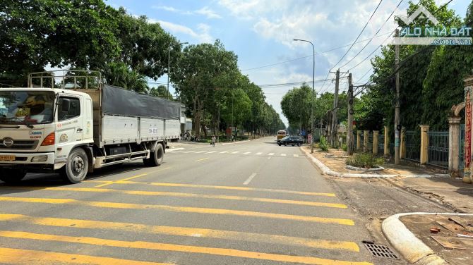 Đất Mặt Tiền Ngay Cổng Chào Đất Đỏ 2 lô liền kề ngang 6x20 - 4