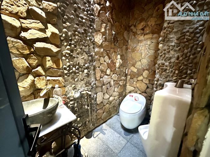 Siêu phẩm Q8, 8x13m, 4 tầng, thang máy xịn, ô tô ngủ trong nhà, 18 tỳ - 4