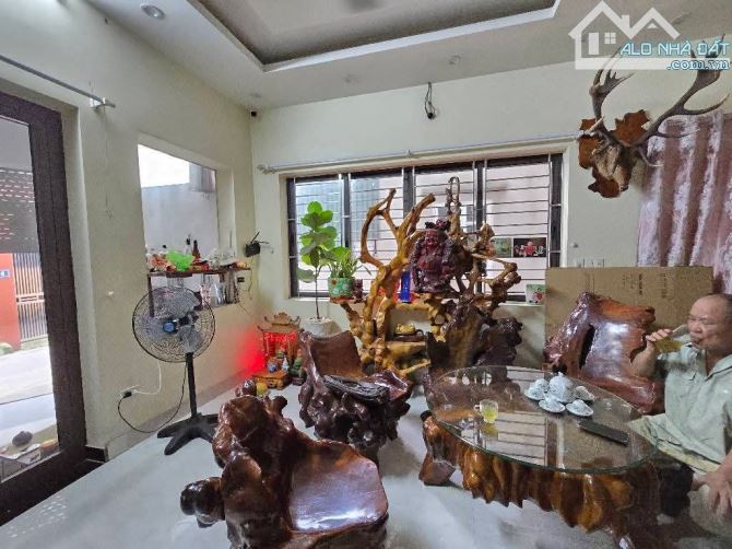 DT 100M2; MT 8.4M- NHÀ 3 TẦNG; 4 NGỦ; CHỦ MỚI XÂY TÂM HUYẾT KHUNG CỘT CHẮC CHẮN 💚 Giá 7.X - 4
