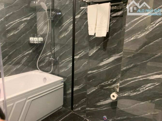 Cần bán khách sạn đường Dương Đình Nghệ. Có hồ bơi. DT 368m2 - 4