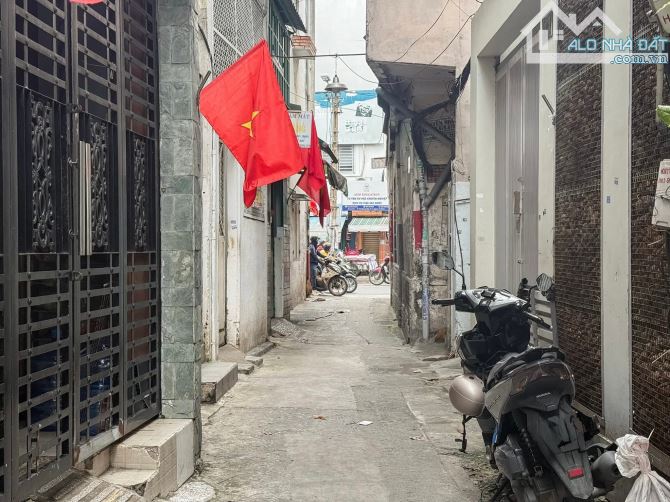 Nhà hẻm 4m 1 trục ra đường trần quang diệu q3 - 4