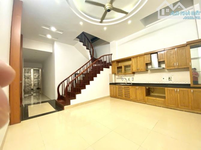 BÁN NHÀ PHÂN LÔ CẦU GIẤY – Ô TÔ VÀO NHÀ – NGÕ THÔNG – KINH DOANH. 60M 5 TẦNG 3x tỷ - 4