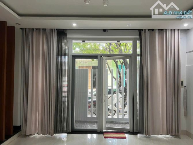 CHÀO BÁN NHÀ 3 TẦNG MẶT TIỀN ĐƯỜNG NÚI THÀNH VÀ GỒM MẶT KIỆT 2M. - 4