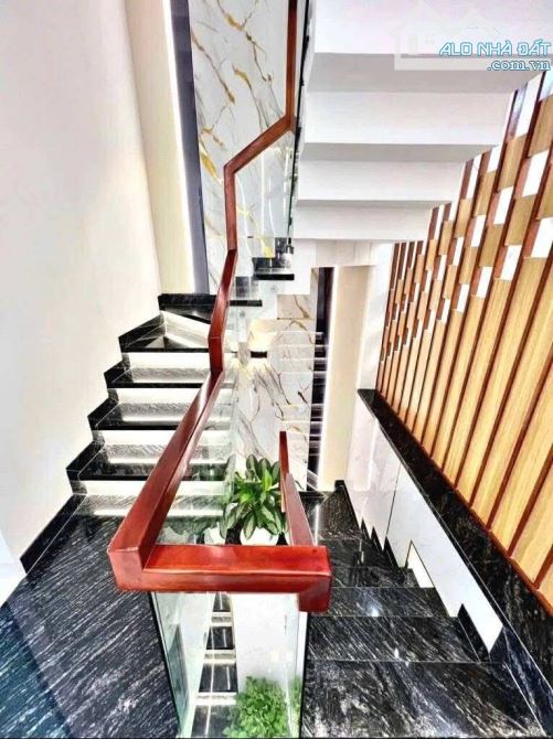 NHÀ ĐẸP BÌNH TRỊ ĐÔNG - 1 TRỤC TÊN LỬA - CẠNH MẶT TIỀN - ĐẾN AEON MALL CHỈ 5 PHÚT - 4