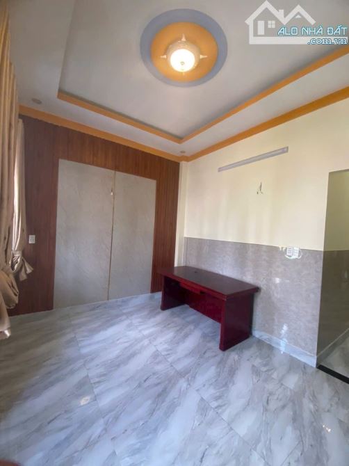 Bán gấp!! NHÀ Ở NGAY, DT 76M2 ( 4 x 18.8 ), MT 20M, DÂN TRÍ, 4 ĐỒNG TL - 4