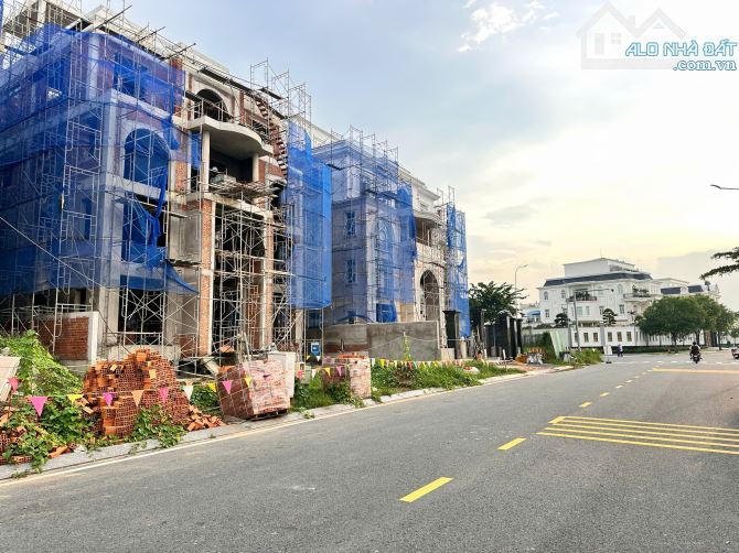150 TỶ- BÁN SIÊU BIỆT THỰ ĐƠN LẬP ,351m2- view sông sài gòn, KDC vạn phúc ,tp.thủ đức, - 4