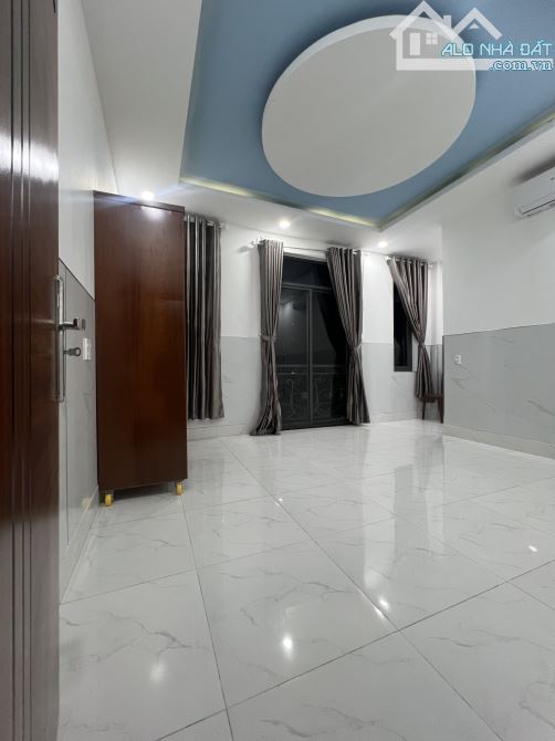 Bán CHDV 5 tầng, 11 phòng cho thuê, cách 1 căn ra mặt tiền Dương Quảng Hàm, ô tô vào nhà. - 4