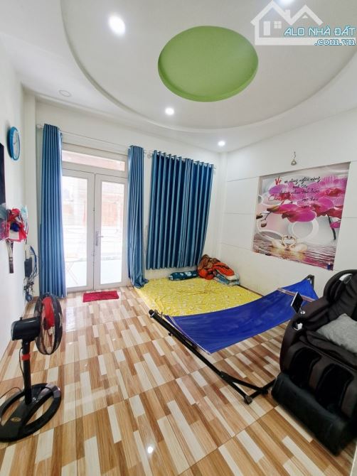 NHÀ ĐẸP 4 TẦNG Đ.SỐ 18 & PHẠM ĐĂNG GIẢNG- HẺM XE TẢI 7M THÔNG- 57M2 (4x14.2)- CHỈ HƠN 6 TỶ - 4
