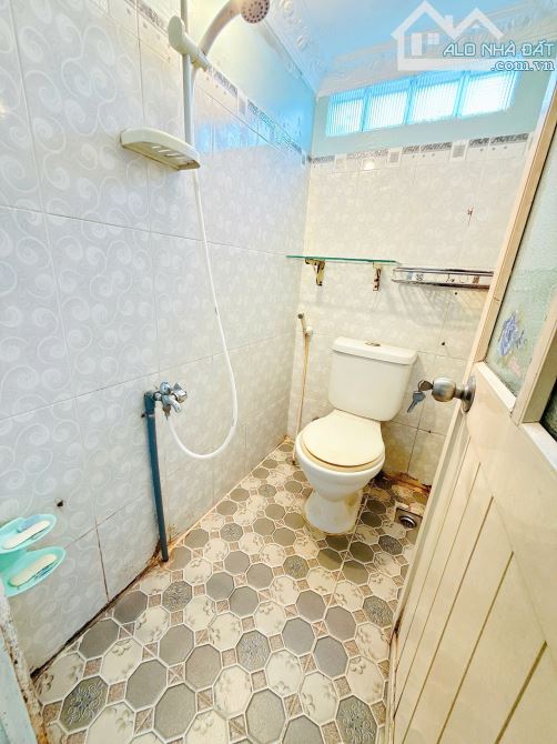 Nhà nhỏ 3 tầng hẻm thông đường Nguyễn Duy P12Q8. Giá: 1.96 tỷ - 4