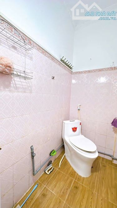 BÁN GẤP NHÀ QUẬN 4 LÔ GÓC MẶT TIỀN HẺM KINH DOANH GIÁ 3 TỈ 2 SỔ RIÊNG 3 TẤM ĐÚC - 4