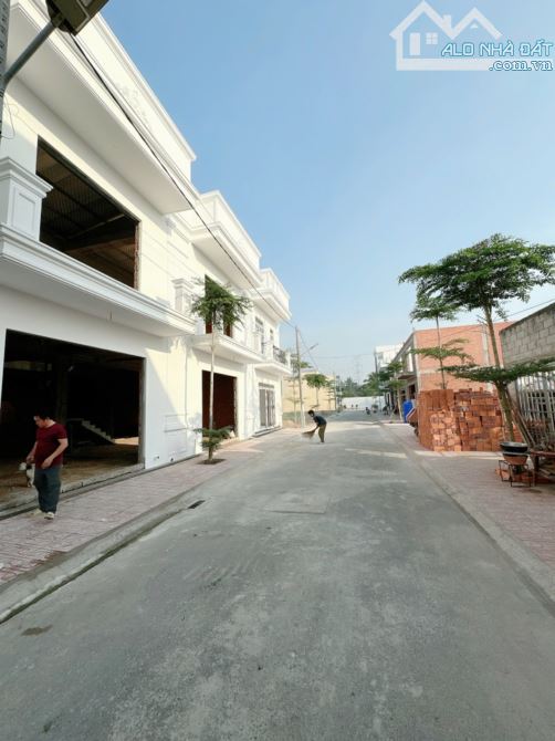 Nhà 1 trệt 1 lầu mới xây chủ quyền đầy đủ gần thị trấn Tân Hiệp - 4