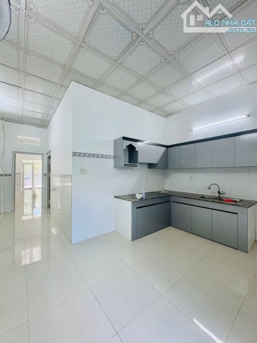 Ngộp ! Cần Bán gấp căn nhà cấp 4 ở Đ. Nguyễn Thị Lắng - sổ hồng riêng - Giá 785tr - 4