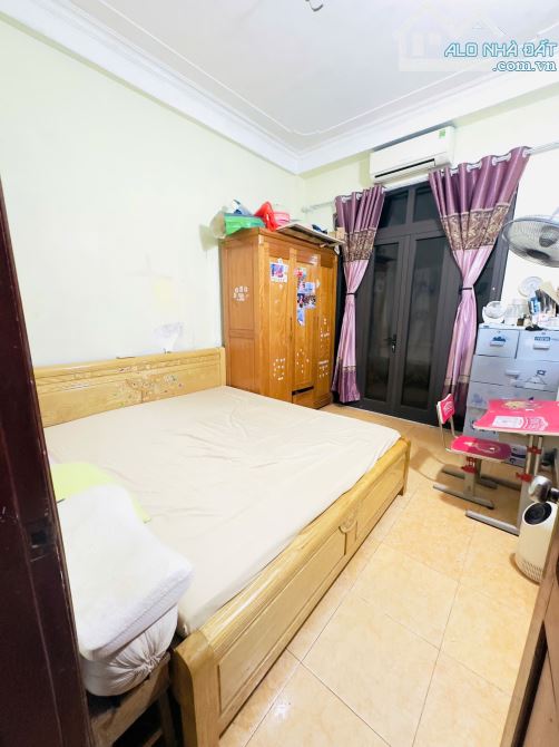 Cho thuê nhà nguyên căn ngõ Yên Duyên, Hoàng Mai. DT 38m x 4 tầng, giá 10.5tr - 4
