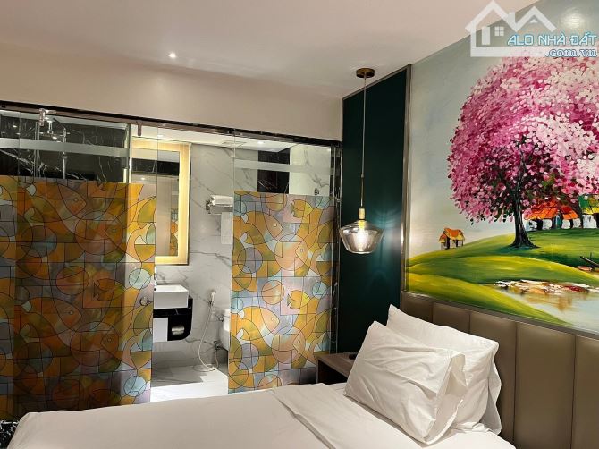 Bán Khách sạn Mặt phố Cửa Bắc 200m2 - 15T - MT 8m - 180 tỷ - kinh doanh tốt - đầu tư được - 5