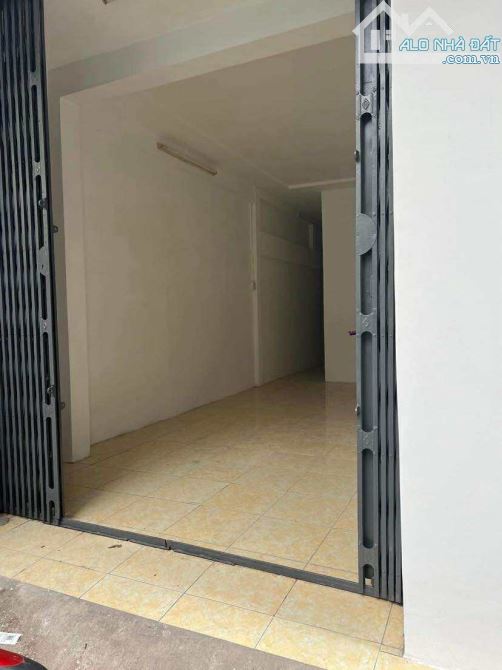 Cho thuê nhà 3 phòng ngủ hẻm Hoàng Văn Thụ 5,5 triệu - 5