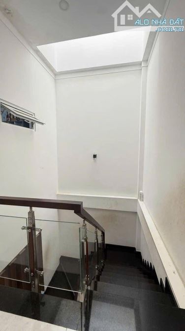 BÁN NHÀ 2 LẦU NHÁNH TRẦN NHẬT DUẬT. DT: 5x25,6M. GIÁ: 8,6 TỶ - 5