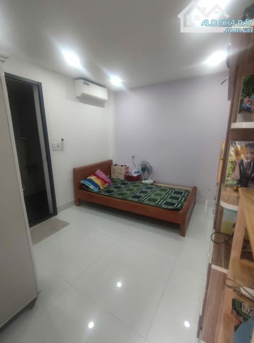 Bán nhà 2 tầng đẹp mới ở liền ngang bề thế 8m ngay trung tâm thị trấn hóc môn chỉ nhỉnh 5t - 5
