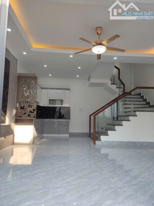 Bán nhà 3 tầng xây mới độc lập ngõ 440 chợ Hàng - 5