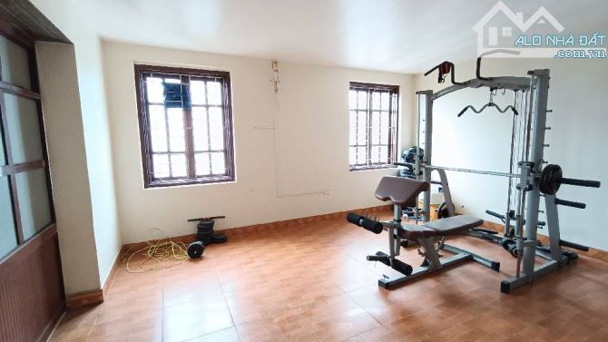 Biệt Thự Ngọc Động-Mặt Hồ 339m x 3 Tầng Đẳng Cấp - Bể koy- Sân Vườn - Tiện Nghi - 5