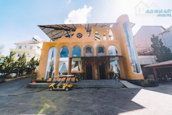 hu resort nghỉ dưỡng  view đồi thông Khe Sanh DT : 11000m2 Giá : 270 Tỷ - 5