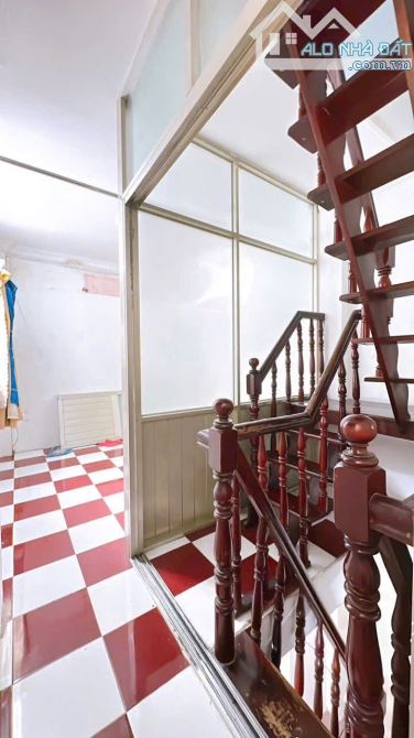 BÁN GẤP NHÀ QUẬN 4 LÔ GÓC MẶT TIỀN HẺM KINH DOANH GIÁ 3 TỈ 2 SỔ RIÊNG 3 TẤM ĐÚC - 5