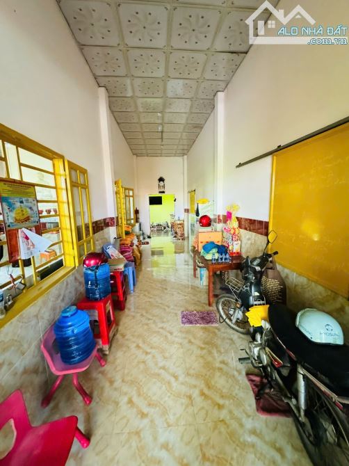 BÁN ĐẤT CÓ SẴN CĂN NHÀ CẤP 4 TRÊN ĐẤT XÃ TÂN HOÀ PHÚ MỸ TPHCM  Diện Tích : 236,7 M2 Ngang - 6