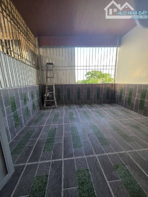Bán nhà dân xây 4 tầng Đức Giang-47m2- ô tô vào nhà-10.2 tỷ - 6