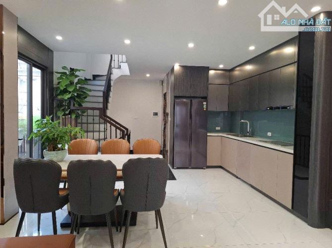 SIÊU PHẨM NGỌC THUỴ - LÔ GÓC THANG MÁY - THÔNG Ô TÔ VÀO NHÀ - 52M CHỈ HƠN 13 TỶ - 6