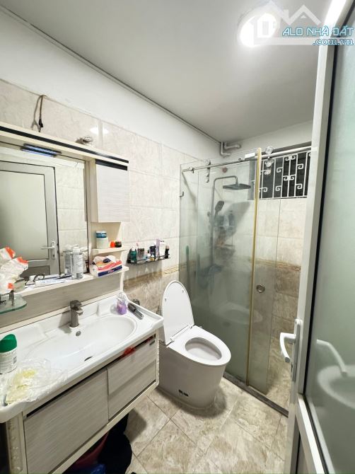 Bán nhà siêu đẹp La Thành Ba Đình gần trường ,chợ tiện ích bạt ngàn dt 50/54m 3T mt 3.6m - 6